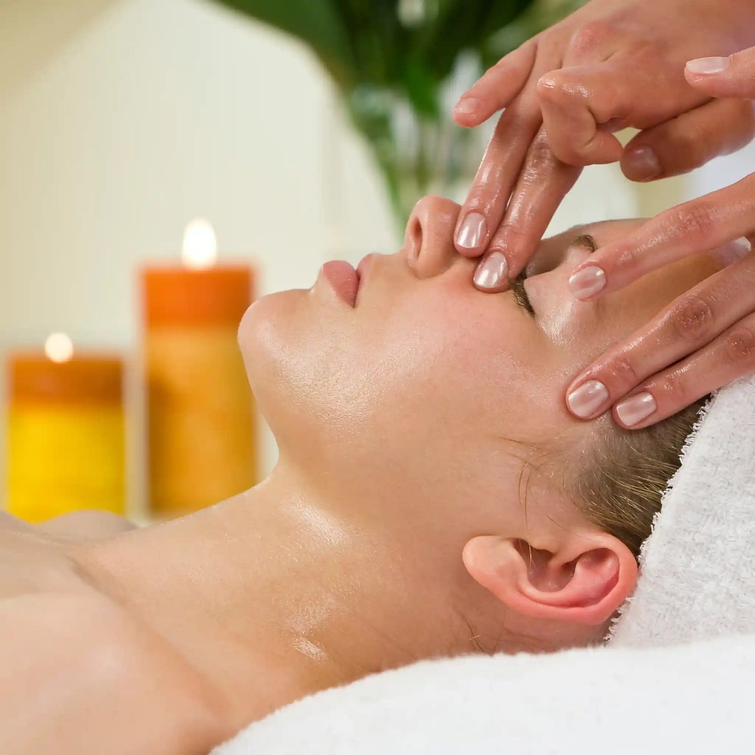 Facial pressure point massage to relieve tension and promote relaxation at Modern Radiance Oregon spa.