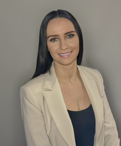 Dr. Vera Kuznyuk, N.D., providing personalized consultation at Modern Radiance Oregon.